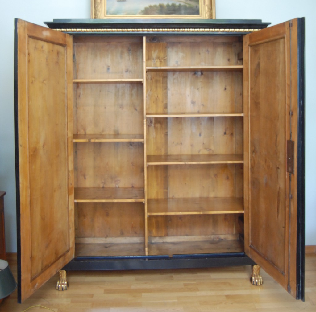 Empireschrank Innenaufteilung