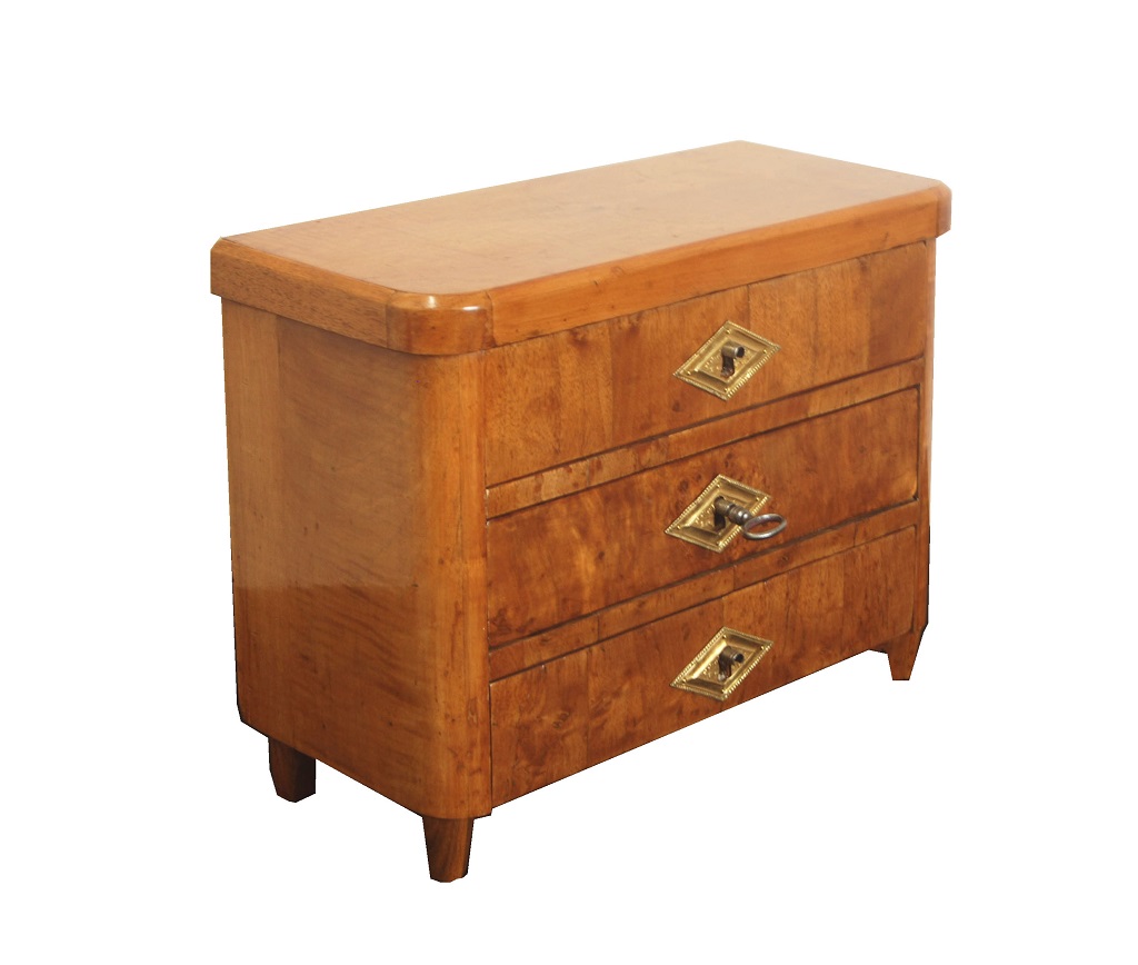 Kleine Modellkommode aus dem Biedermeier