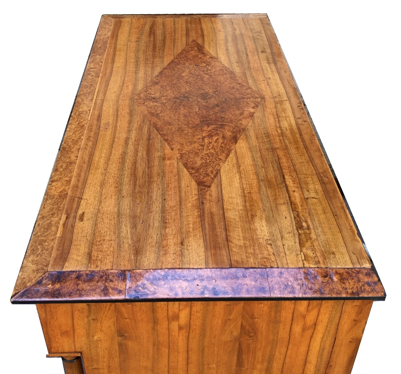Biedermeier Kommode mit Einlegearbeiten in karelischer Birke